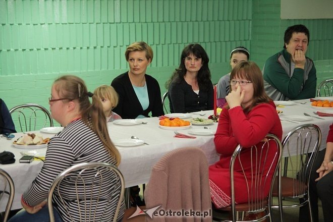 Spotkanie wigilijne Pomocnej Dłoni [18.12.2012] - zdjęcie #14 - eOstroleka.pl