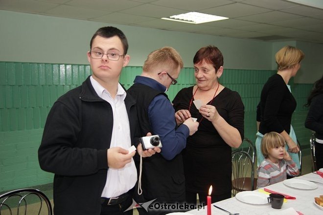 Spotkanie wigilijne Pomocnej Dłoni [18.12.2012] - zdjęcie #63 - eOstroleka.pl