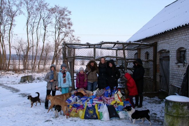 Kruszewo: Ostrołęccy uczniowie wspomogli schronisko dla zwierząt [20 XII 2012] - zdjęcie #12 - eOstroleka.pl