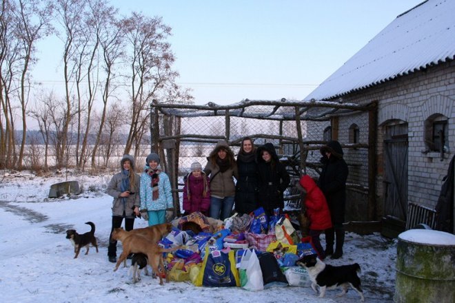 Kruszewo: Ostrołęccy uczniowie wspomogli schronisko dla zwierząt [20 XII 2012] - zdjęcie #31 - eOstroleka.pl