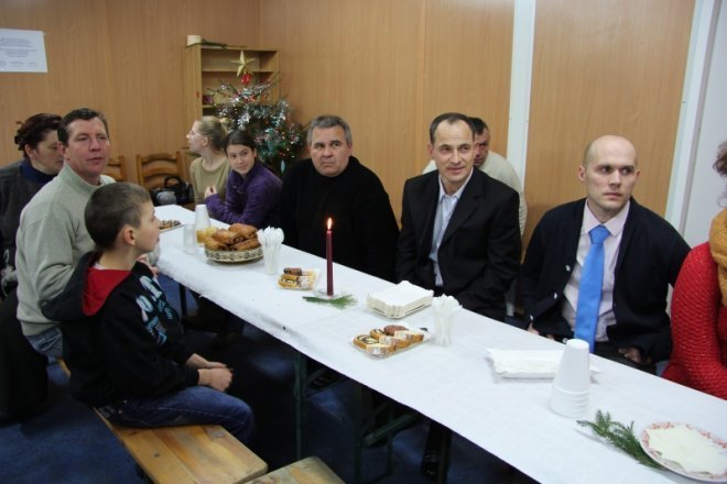 Spotkanie wigilijne na osiedlu Leśne [24 XII 2012] - zdjęcie #16 - eOstroleka.pl