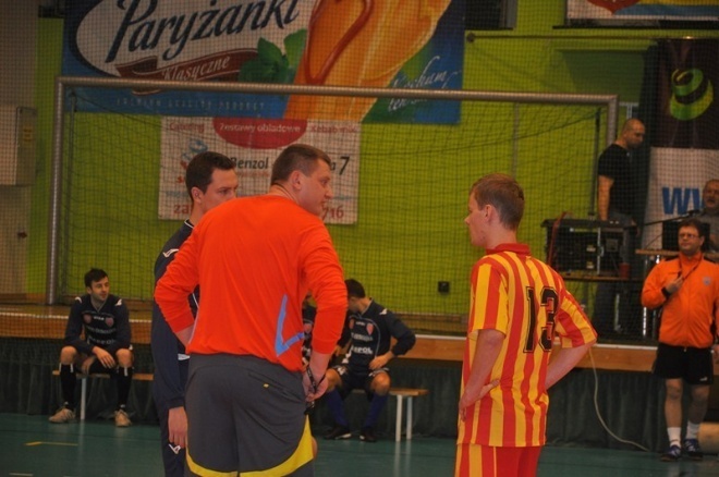 Nocna Liga Futsalu - 4. kolejka (04.01.2013) - zdjęcie #1 - eOstroleka.pl