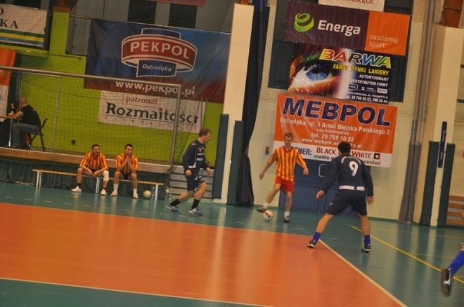 Nocna Liga Futsalu - 4. kolejka (04.01.2013) - zdjęcie #3 - eOstroleka.pl
