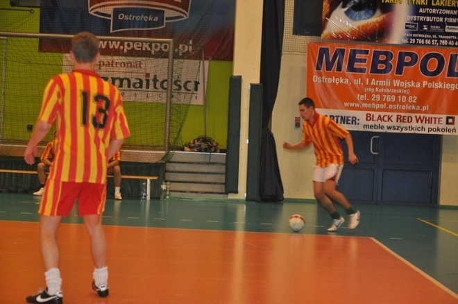 Nocna Liga Futsalu - 4. kolejka (04.01.2013) - zdjęcie #6 - eOstroleka.pl
