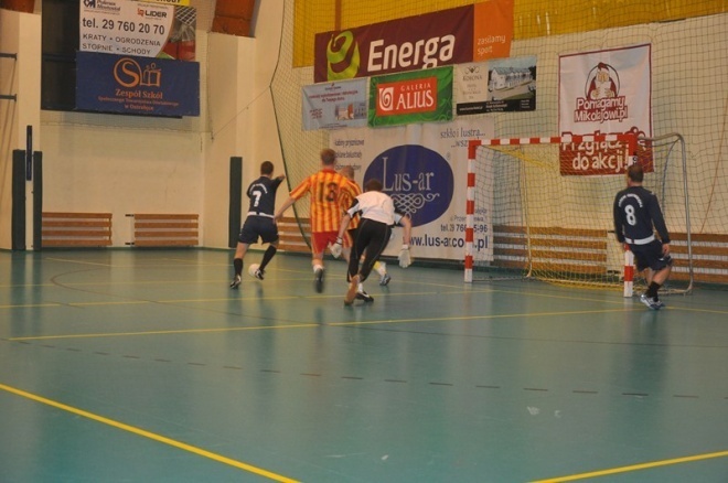 Nocna Liga Futsalu - 4. kolejka (04.01.2013) - zdjęcie #7 - eOstroleka.pl
