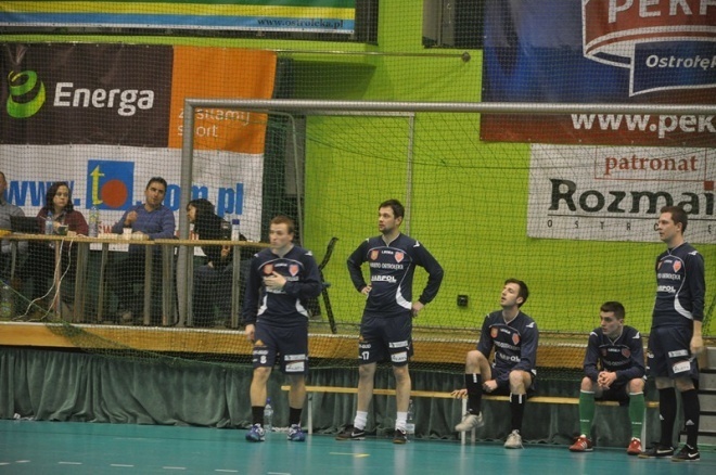 Nocna Liga Futsalu - 4. kolejka (04.01.2013) - zdjęcie #10 - eOstroleka.pl