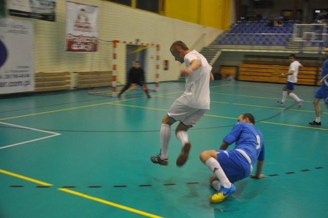 Nocna Liga Futsalu - 4. kolejka (04.01.2013) - zdjęcie #17 - eOstroleka.pl