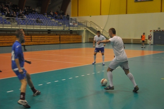 Nocna Liga Futsalu - 4. kolejka (04.01.2013) - zdjęcie #12 - eOstroleka.pl