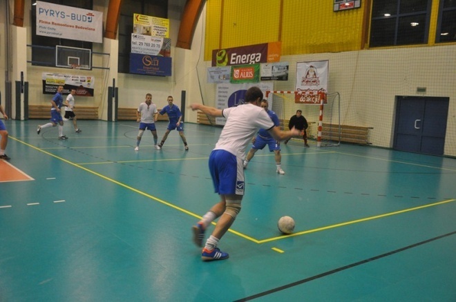 Nocna Liga Futsalu - 4. kolejka (04.01.2013) - zdjęcie #22 - eOstroleka.pl