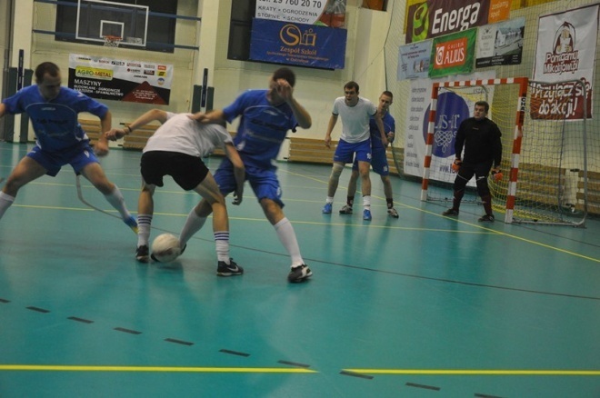 Nocna Liga Futsalu - 4. kolejka (04.01.2013) - zdjęcie #8 - eOstroleka.pl