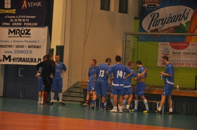 Nocna Liga Futsalu - 4. kolejka (04.01.2013) - zdjęcie #27 - eOstroleka.pl
