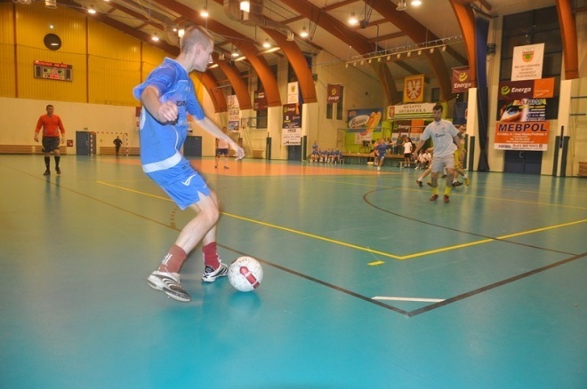 Nocna Liga Futsalu - 4. kolejka (04.01.2013) - zdjęcie #3 - eOstroleka.pl