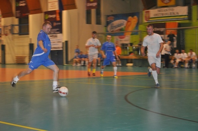 Nocna Liga Futsalu - 4. kolejka (04.01.2013) - zdjęcie #2 - eOstroleka.pl