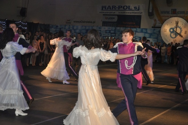 Studniówka III LO (05.01.2013) - zdjęcie #135 - eOstroleka.pl