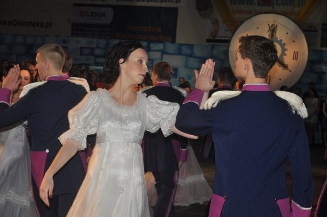 Studniówka III LO (05.01.2013) - zdjęcie #132 - eOstroleka.pl