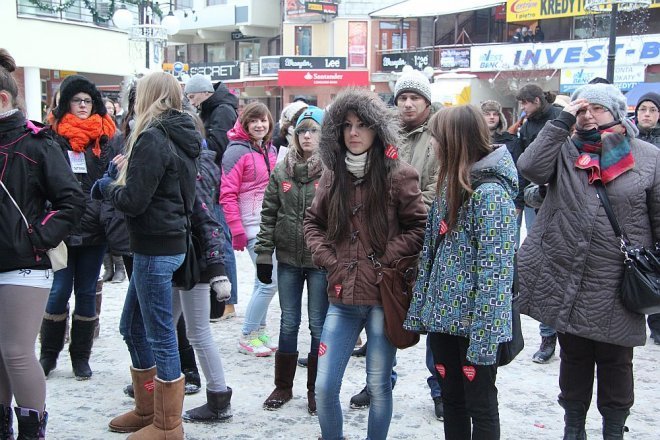 WOŚP 2013: Pierwsze wyniki zbiórki. Wolontariusze zebrali ponad 14 tysięcy złotych [13 I 2013] - zdjęcie #26 - eOstroleka.pl