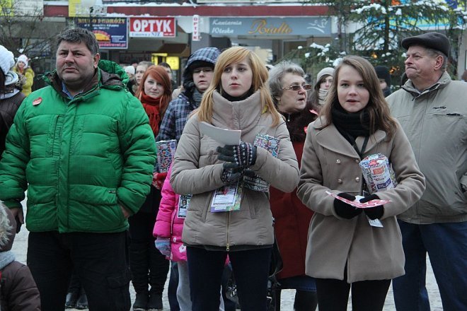 WOŚP 2013: Pierwsze wyniki zbiórki. Wolontariusze zebrali ponad 14 tysięcy złotych [13 I 2013] - zdjęcie #24 - eOstroleka.pl