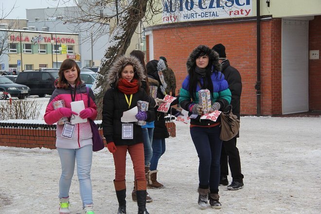 WOŚP 2013: Pierwsze wyniki zbiórki. Wolontariusze zebrali ponad 14 tysięcy złotych [13 I 2013] - zdjęcie #65 - eOstroleka.pl