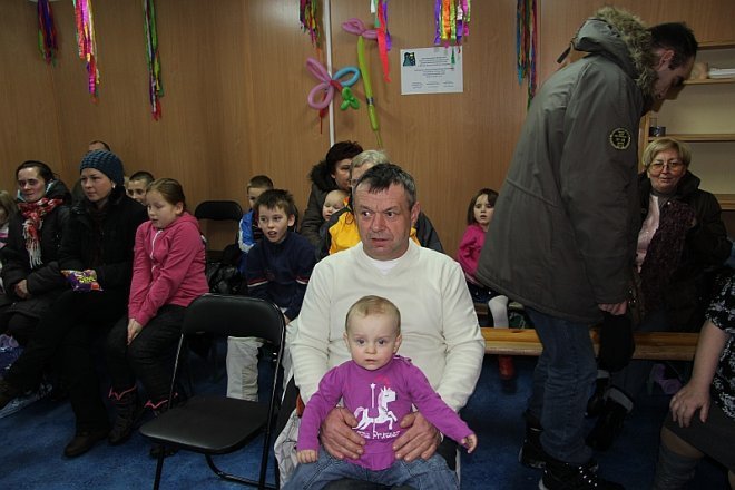 Choinka noworoczna i spotkanie z Nikołajem dla mieszkańców osiedla Leśne [14 I 2013] - zdjęcie #40 - eOstroleka.pl