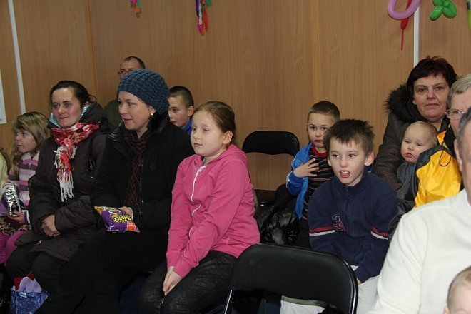 Choinka noworoczna i spotkanie z Nikołajem dla mieszkańców osiedla Leśne [14 I 2013] - zdjęcie #39 - eOstroleka.pl