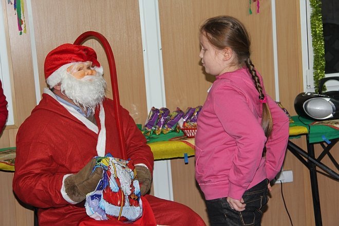 Choinka noworoczna i spotkanie z Nikołajem dla mieszkańców osiedla Leśne [14 I 2013] - zdjęcie #20 - eOstroleka.pl