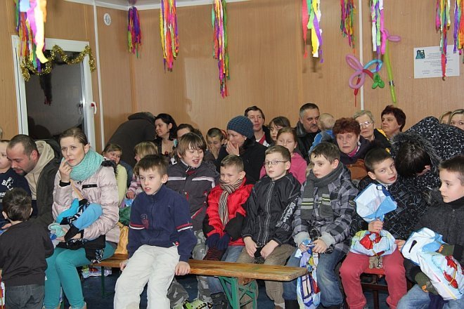 Choinka noworoczna i spotkanie z Nikołajem dla mieszkańców osiedla Leśne [14 I 2013] - zdjęcie #14 - eOstroleka.pl