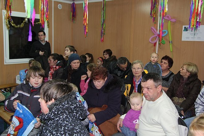 Choinka noworoczna i spotkanie z Nikołajem dla mieszkańców osiedla Leśne [14 I 2013] - zdjęcie #33 - eOstroleka.pl