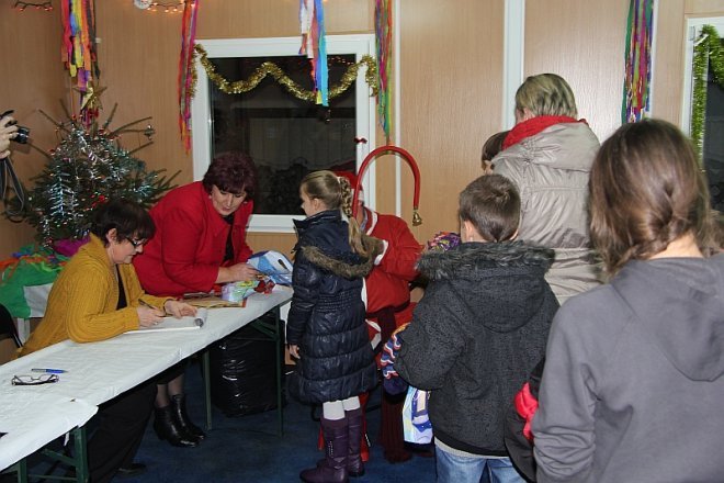 Choinka noworoczna i spotkanie z Nikołajem dla mieszkańców osiedla Leśne [14 I 2013] - zdjęcie #6 - eOstroleka.pl