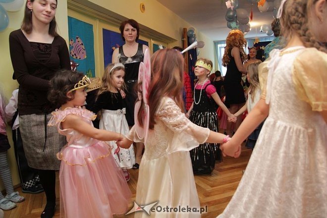 Bal karnawałowy w Przedszkolu Miejskim nr 5 [17.01.2013] - zdjęcie #28 - eOstroleka.pl