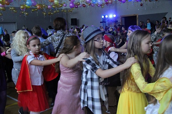 Bal Karnawałowy uczniów ostrołęckiej „dziesiątki” [18 I 2013] - zdjęcie #19 - eOstroleka.pl