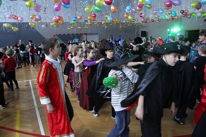 Bal Karnawałowy uczniów ostrołęckiej „dziesiątki” [18 I 2013] - zdjęcie #18 - eOstroleka.pl