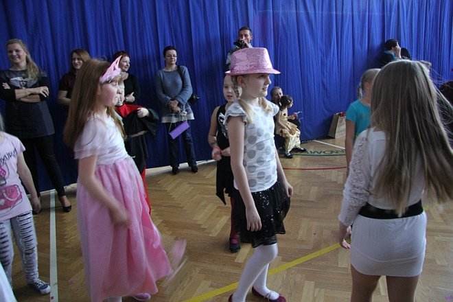 Bal Karnawałowy uczniów ostrołęckiej „dziesiątki” [18 I 2013] - zdjęcie #12 - eOstroleka.pl