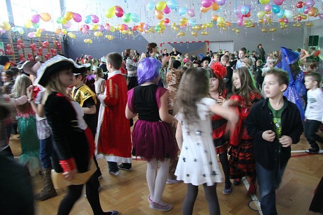 Bal Karnawałowy uczniów ostrołęckiej „dziesiątki” [18 I 2013] - zdjęcie #10 - eOstroleka.pl