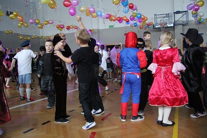 Bal Karnawałowy uczniów ostrołęckiej „dziesiątki” [18 I 2013] - zdjęcie #7 - eOstroleka.pl
