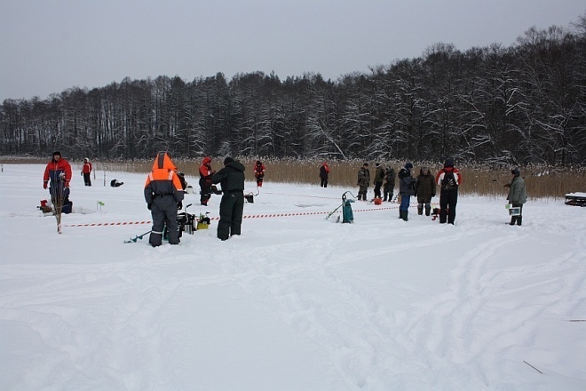 Mistrzostwa w wędkowaniu podlodowym na jeziorze Rekowym [20.01.2013] - zdjęcie #22 - eOstroleka.pl