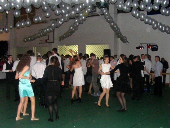 Bal gimnazjalny dla uczniów Gimnazjum nr 2 [19 I 2013] - zdjęcie #49 - eOstroleka.pl