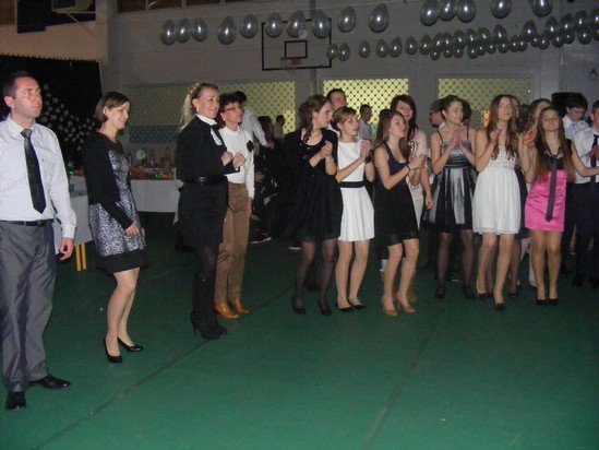 Bal gimnazjalny dla uczniów Gimnazjum nr 2 [19 I 2013] - zdjęcie #16 - eOstroleka.pl