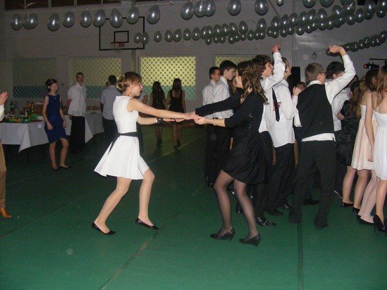 Bal gimnazjalny dla uczniów Gimnazjum nr 2 [19 I 2013] - zdjęcie #13 - eOstroleka.pl