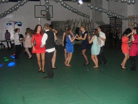 Bal gimnazjalny dla uczniów Gimnazjum nr 2 [19 I 2013] - zdjęcie #8 - eOstroleka.pl