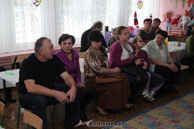 Dzień Babci i Dziadka w Przedszkolu Miejskim nr 16 [22.01.2013] - zdjęcie #49 - eOstroleka.pl