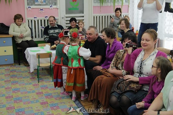 Dzień Babci i Dziadka w Przedszkolu Miejskim nr 16 [22.01.2013] - zdjęcie #12 - eOstroleka.pl