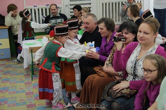 Dzień Babci i Dziadka w Przedszkolu Miejskim nr 16 [22.01.2013] - zdjęcie #43 - eOstroleka.pl