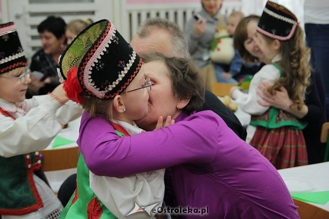 Dzień Babci i Dziadka w Przedszkolu Miejskim nr 16 [22.01.2013] - zdjęcie #44 - eOstroleka.pl