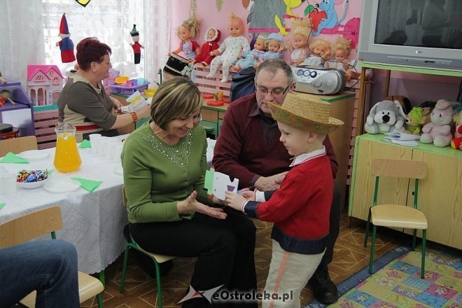 Dzień Babci i Dziadka w Przedszkolu Miejskim nr 16 [22.01.2013] - zdjęcie #8 - eOstroleka.pl