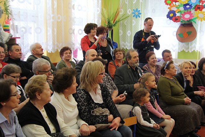 Święto dziadków w Przedszkolu Miejskim nr 1 [23 I 2013] - zdjęcie #2 - eOstroleka.pl