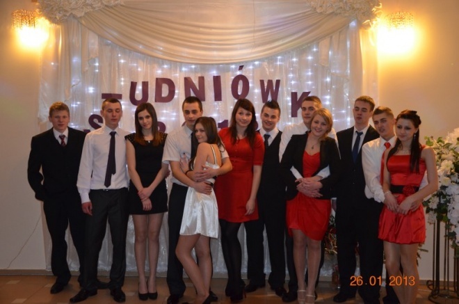 Studniówka w Zespole Szkół Powiatowych w Kadzidle [26.01.2013] - zdjęcie #17 - eOstroleka.pl