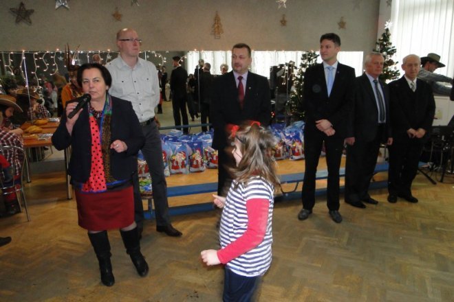 Zabawa Choinkowa Osiedla Dzieci Polskich [27.01.2013] - zdjęcie #24 - eOstroleka.pl