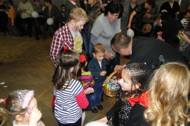 Zabawa Choinkowa Osiedla Dzieci Polskich [27.01.2013] - zdjęcie #15 - eOstroleka.pl