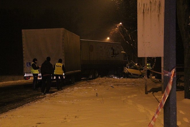 Ostrołęka: Poważny wypadek na ul. Ostrowskiej. Dwóch mężczyzn w ciężkim stanie trafiło do szpitala [28 I 2013] - zdjęcie #6 - eOstroleka.pl