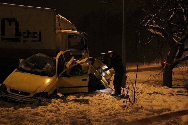 Ostrołęka: Poważny wypadek na ul. Ostrowskiej. Dwóch mężczyzn w ciężkim stanie trafiło do szpitala [28 I 2013] - zdjęcie #11 - eOstroleka.pl
